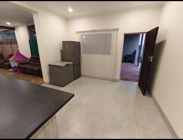 4 BEDROOM HOUSE FOR SALE IN SINOVILLE